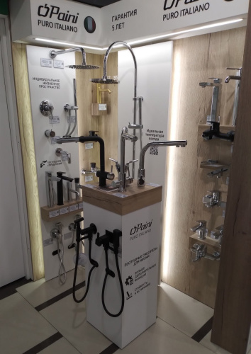 Стенд для демонстрации смесителей купить в магазине торгового оборудования в Петербурге